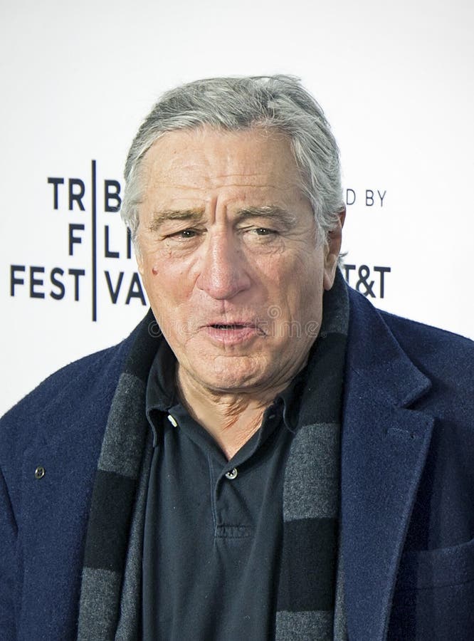 Ο Robert DeNiro φθάνει στη βραδιά των εγκαινίων του 17ου φεστιβάλ ταινιών Tribeca στοκ φωτογραφία με δικαίωμα ελεύθερης χρήσης Ο Robert DeNiro φθάνει στη βραδιά των εγκαινίων του 17ου φεστιβάλ ταινιών Tribeca στοκ φωτογραφία με δικαίωμα ελεύθερης χρήσης