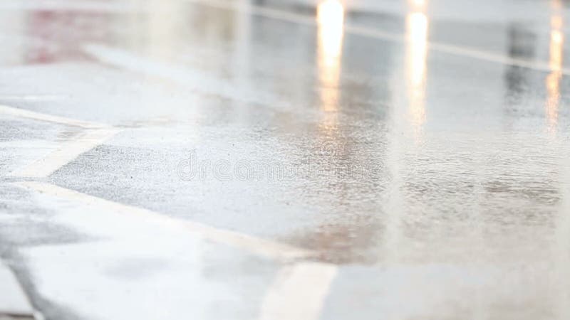 Οδήγηση αυτοκινήτων στη βροχή