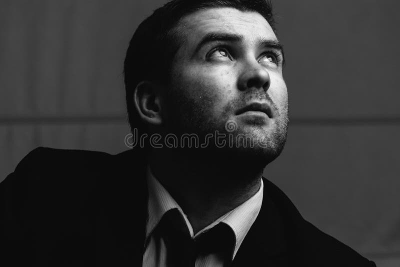 Ο επιχειρηματίας ανατρέχει το φως στοκ φωτογραφίες