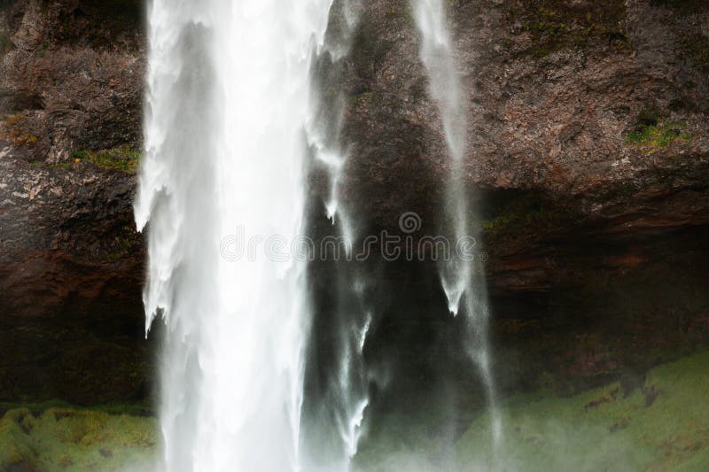 Ο καταρράκτης Seljalandsfoss στην Ισλανδία, κλείνει επάνω την άποψη στοκ φωτογραφία με δικαίωμα ελεύθερης χρήσης Ο καταρράκτης Seljalandsfoss στην Ισλανδία, κλείνει επάνω την άποψη στοκ φωτογραφία με δικαίωμα ελεύθερης χρήσης