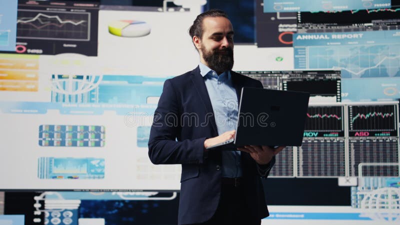Ο νέος επιχειρηματίας που ιδρύεται χρησιμοποιεί υλικά και αναλύσεις για τη βελτίωση της ανάπτυξης φιλμ μικρού μήκους