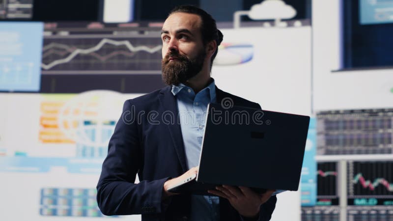 Ο νέος επιχειρηματίας που ιδρύεται χρησιμοποιεί υλικά και αναλύσεις για τη βελτίωση της ανάπτυξης απόθεμα βίντεο