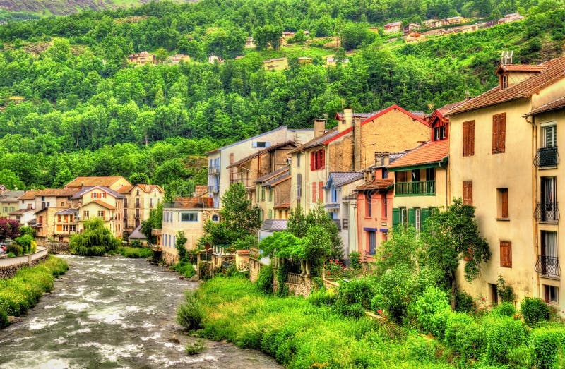 Ο ποταμός Ariege σε τσεκούρι-les-Thermes - τη Γαλλία στοκ εικόνα με δικαίωμα ελεύθερης χρήσης