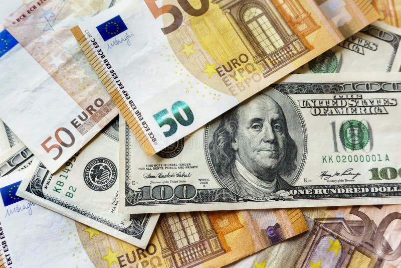 Ο σωρός του παλαιού δολαρίου εκατό τιμολογεί τους λογαριασμούς, κλείνει επάνω τα δολάρια στοκ φωτογραφίες Ο σωρός του παλαιού δολαρίου εκατό τιμολογεί τους λογαριασμούς, κλείνει επάνω τα δολάρια στοκ φωτογραφίες