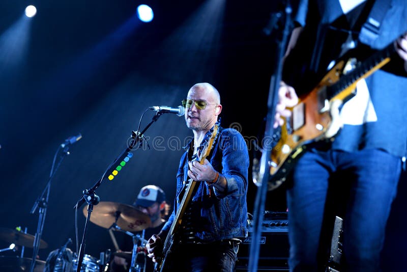 Ο υπήκοος με τη ζωντανή μουσική Sufjan Stevens (ζώνη) παρουσιάζει στο φεστιβάλ Bime στοκ εικόνες Ο υπήκοος με τη ζωντανή μουσική Sufjan Stevens (ζώνη) παρουσιάζει στο φεστιβάλ Bime στοκ εικόνες