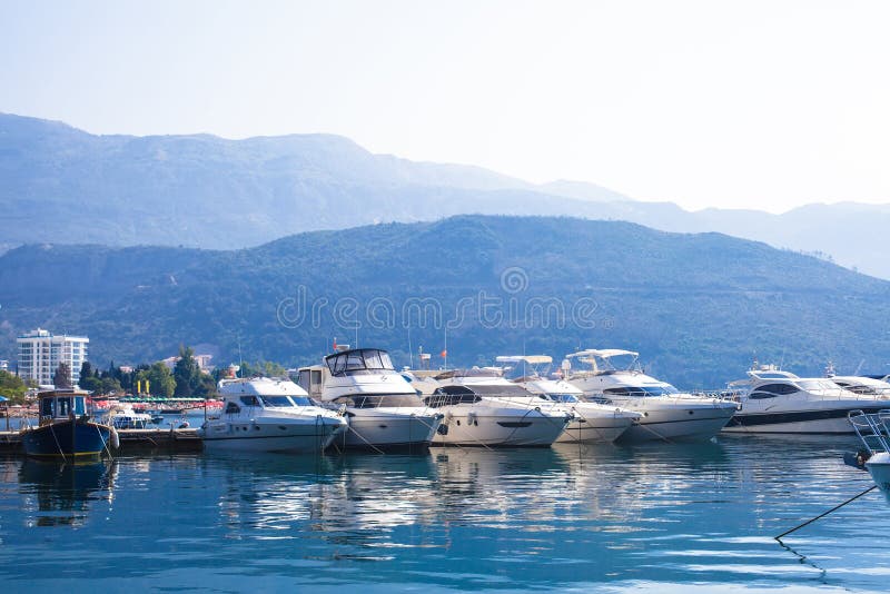 Ο χώρος στάθμευσης γιοτ στοκ φωτογραφίες με δικαίωμα ελεύθερης χρήσης Ο χώρος στάθμευσης γιοτ στοκ φωτογραφίες με δικαίωμα ελεύθερης χρήσης
