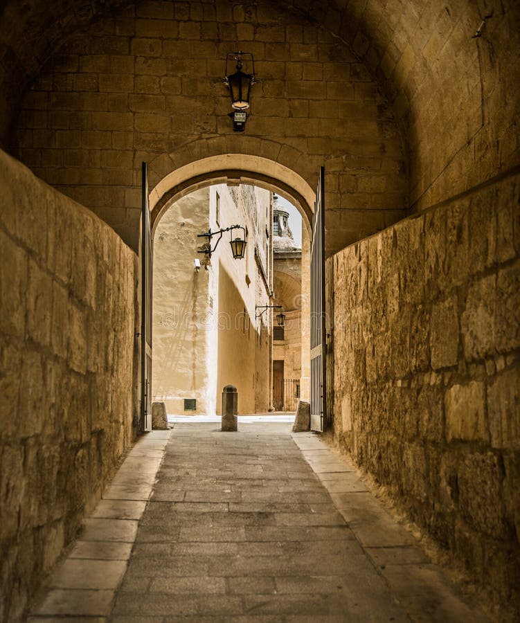 Download Οδός σε της Μάλτα Mdina στοκ εικόνες. εικόνα από σκιά - 62701402