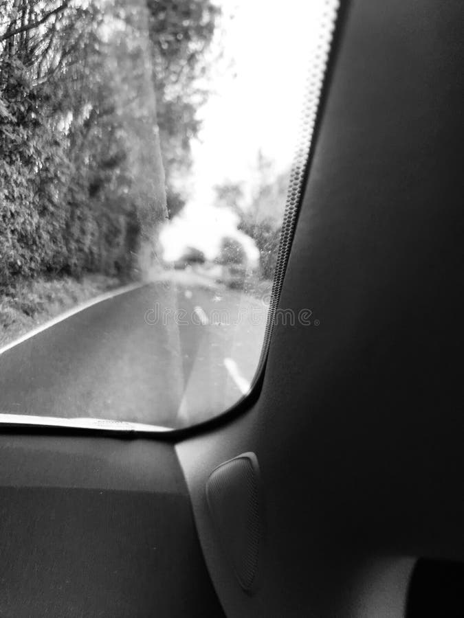 Οδήγηση κάτω από την αγγλική πάροδο χωρών στοκ φωτογραφία με δικαίωμα ελεύθερης χρήσης