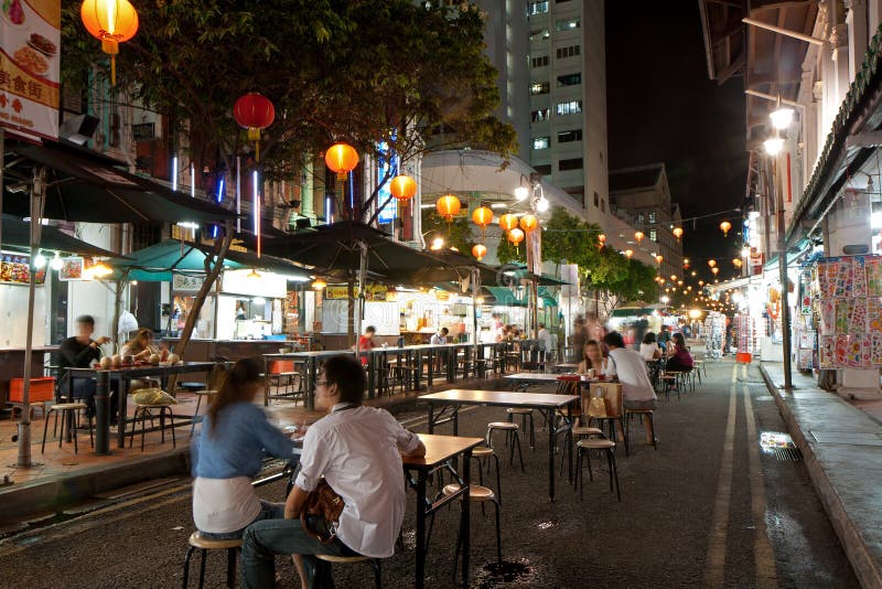 Οδός τροφίμων σε Chinatown της Σιγκαπούρης τη νύχτα στοκ εικόνες Οδός τροφίμων σε Chinatown της Σιγκαπούρης τη νύχτα στοκ εικόνες