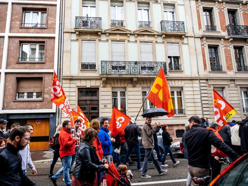 Οι διαμαρτυρίες στη Γαλλία ενάντια σε Macron μεταρρυθμίζουν τους βαδίζοντας ανθρώπους στοκ φωτογραφίες Οι διαμαρτυρίες στη Γαλλία ενάντια σε Macron μεταρρυθμίζουν τους βαδίζοντας ανθρώπους στοκ φωτογραφίες