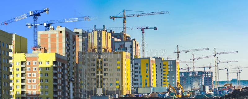 Οικοδόμηση των νέων κατοικημένων κτηρίων ενάντια στον ουρανό στοκ φωτογραφία