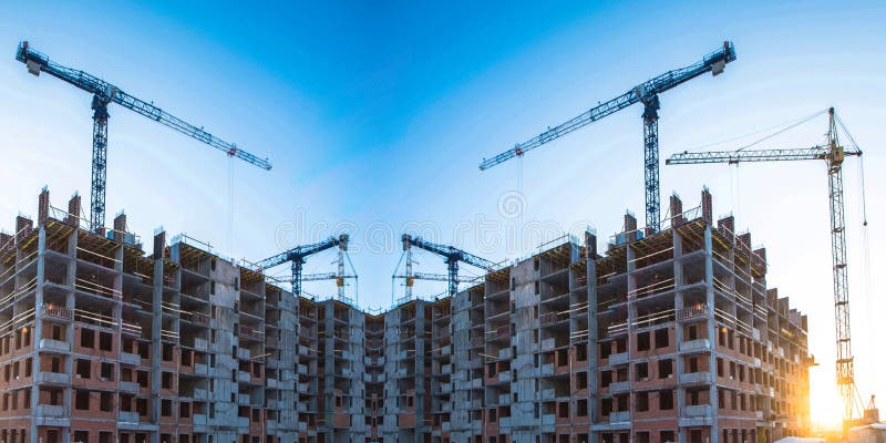 Οικοδόμηση των νέων κατοικημένων κτηρίων ενάντια στον ουρανό στοκ εικόνες με δικαίωμα ελεύθερης χρήσης