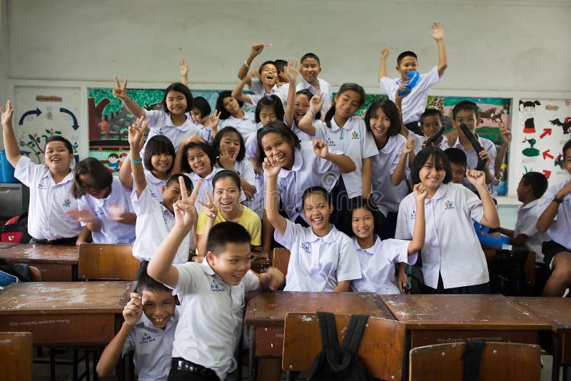 Ομάδα ταϊλανδικών σπουδαστών στην τάξη