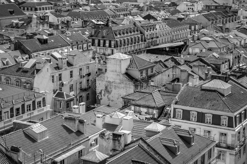 Ορίζοντας πόλεων της Λισσαβώνας, Πορτογαλία πέρα από Santa Justa Rua στοκ εικόνα Ορίζοντας πόλεων της Λισσαβώνας, Πορτογαλία πέρα από Santa Justa Rua στοκ εικόνα