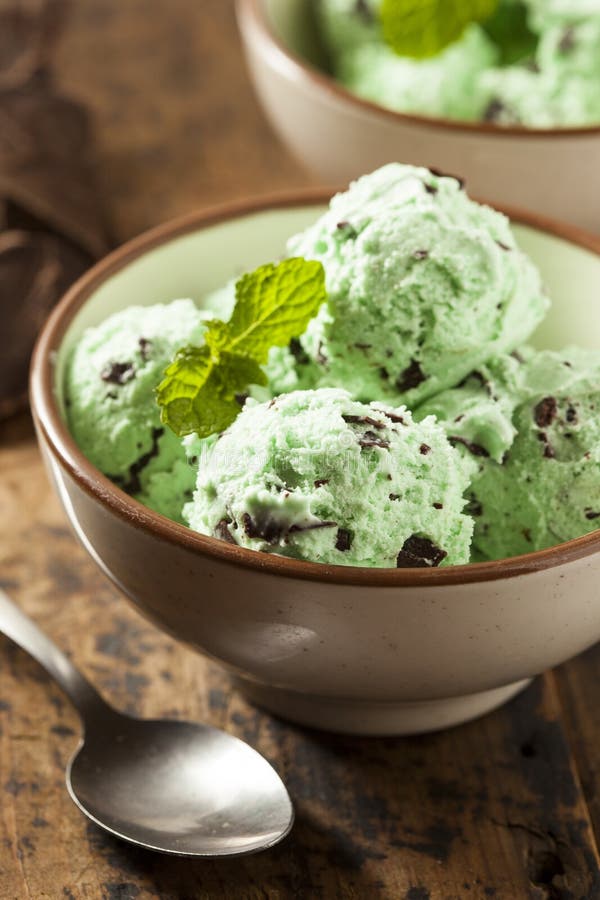 Οργανικό πράσινο παγωτό τσιπ σοκολάτας μεντών