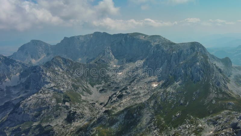ορεινή περιοχή με κεραία φιλμ μικρού μήκους