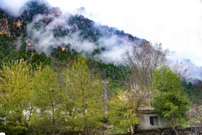 Οροσειρά del Segura Albacete, Espain Μικρό, ζωηρόχρωμο και γραφικό χωριό στην όμορφη οροσειρά del Segura, Albacete, Ισπανία στοκ εικόνες Οροσειρά del Segura Albacete, Espain Μικρό, ζωηρόχρωμο και γραφικό χωριό στην όμορφη οροσειρά del Segura, Albacete, Ισπανία στοκ εικόνες