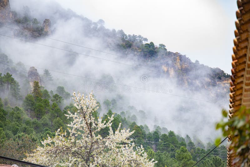 Οροσειρά del Segura Albacete, Espain Μικρό, ζωηρόχρωμο και γραφικό χωριό στην όμορφη οροσειρά del Segura, Albacete, Ισπανία στοκ εικόνα με δικαίωμα ελεύθερης χρήσης Οροσειρά del Segura Albacete, Espain Μικρό, ζωηρόχρωμο και γραφικό χωριό στην όμορφη οροσειρά del Segura, Albacete, Ισπανία στοκ εικόνα με δικαίωμα ελεύθερης χρήσης