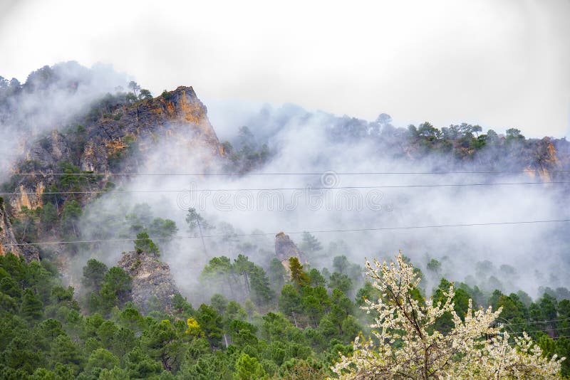 Οροσειρά del Segura Albacete, Espain Μικρό, ζωηρόχρωμο και γραφικό χωριό στην όμορφη οροσειρά del Segura, Albacete, Ισπανία στοκ φωτογραφία με δικαίωμα ελεύθερης χρήσης Οροσειρά del Segura Albacete, Espain Μικρό, ζωηρόχρωμο και γραφικό χωριό στην όμορφη οροσειρά del Segura, Albacete, Ισπανία στοκ φωτογραφία με δικαίωμα ελεύθερης χρήσης