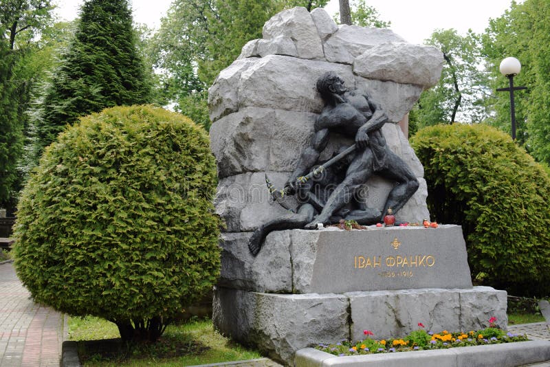 Ουκρανία, Lviv - το Μάιο του 2019: Τάφος του Ivan Franko στοκ φωτογραφίες με δικαίωμα ελεύθερης χρήσης Ουκρανία, Lviv - το Μάιο του 2019: Τάφος του Ivan Franko στοκ φωτογραφίες με δικαίωμα ελεύθερης χρήσης