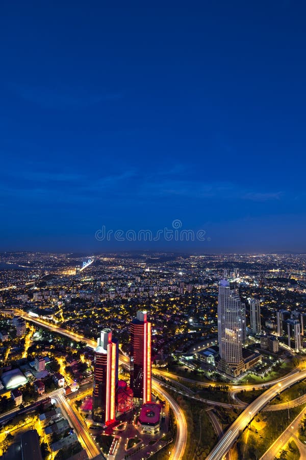 Ουρανοξύστες, Bosphorus και γέφυρα τη νύχτα, Ιστανμπούλ