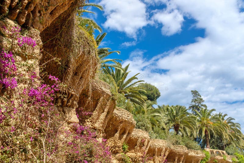 Πάρκο Guell στη στο κέντρο της πόλης Βαρκελώνη στοκ φωτογραφία με δικαίωμα ελεύθερης χρήσης Πάρκο Guell στη στο κέντρο της πόλης Βαρκελώνη στοκ φωτογραφία με δικαίωμα ελεύθερης χρήσης