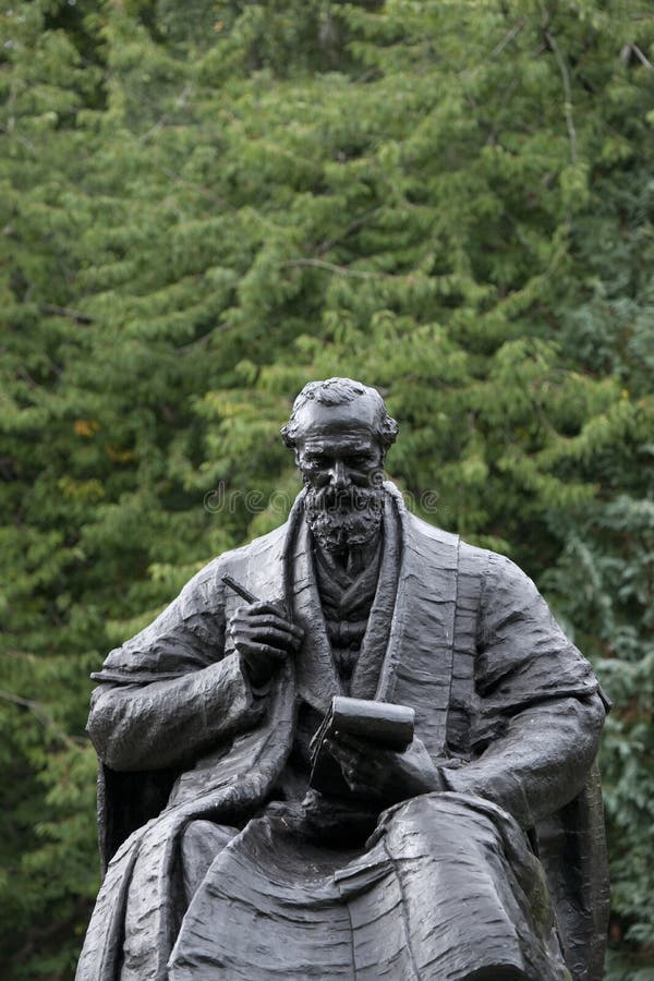 Πάρκο Kelvingrove, Γλασκώβη, Σκωτία, Ηνωμένο Βασίλειο, το Σεπτέμβριο του 2013, το άγαλμα και μνημείο στο Λόρδο Kelvin στοκ φωτογραφίες με δικαίωμα ελεύθερης χρήσης