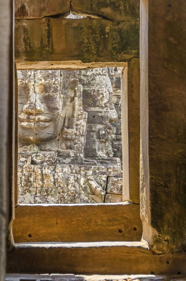 Πέρασμα σε Angkor Thom στην Καμπότζη με ένα πρόσωπο πετρών χαμόγελου στοκ εικόνες Πέρασμα σε Angkor Thom στην Καμπότζη με ένα πρόσωπο πετρών χαμόγελου στοκ εικόνες