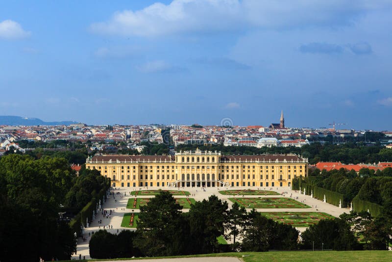 Παλάτι Schonnbrunn στοκ εικόνα με δικαίωμα ελεύθερης χρήσης Παλάτι Schonnbrunn στοκ εικόνα με δικαίωμα ελεύθερης χρήσης