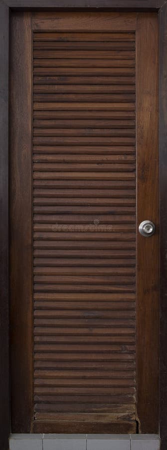 Παλαιά ξύλινη πόρτα με louvers, αναδρομικό αφηρημένο υπόβαθρο στοκ εικόνα Παλαιά ξύλινη πόρτα με louvers, αναδρομικό αφηρημένο υπόβαθρο στοκ εικόνα
