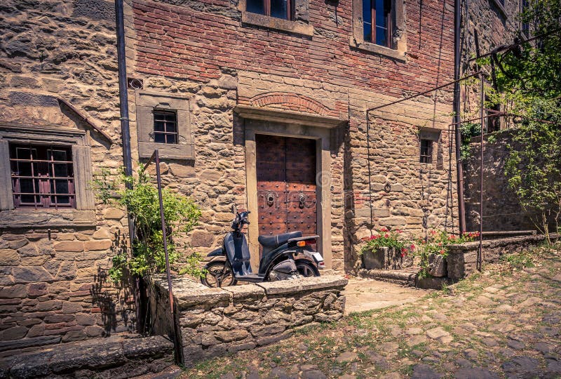 Παλαιά πόλη Cortona στην Τοσκάνη στοκ φωτογραφία με δικαίωμα ελεύθερης χρήσης Παλαιά πόλη Cortona στην Τοσκάνη στοκ φωτογραφία με δικαίωμα ελεύθερης χρήσης