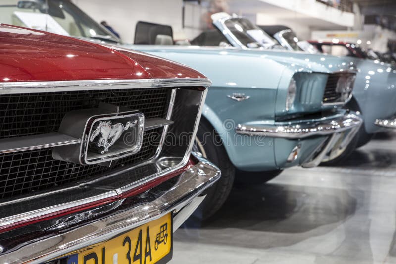 Παλαιό μάστανγκ της Ford στη στατική επίδειξη στη Διεθνή Έκθεση στο Πόζναν στοκ φωτογραφίες με δικαίωμα ελεύθερης χρήσης Παλαιό μάστανγκ της Ford στη στατική επίδειξη στη Διεθνή Έκθεση στο Πόζναν στοκ φωτογραφίες με δικαίωμα ελεύθερης χρήσης
