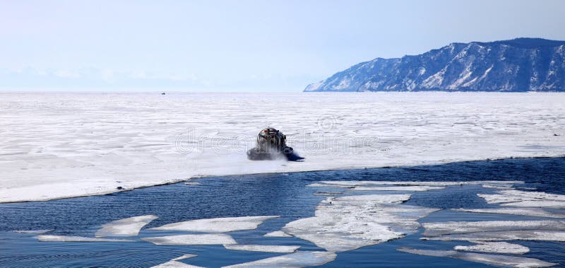 παγωμένη baikal λίμνη στοκ φωτογραφία με δικαίωμα ελεύθερης χρήσης