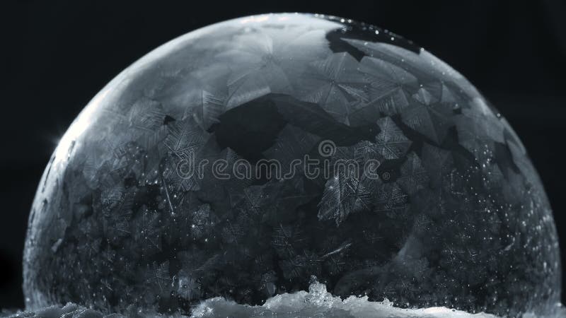 Παγωμένη φυσαλίδα με πετώντας snowflakes, υπόβαθρο χειμερινών διακοπών