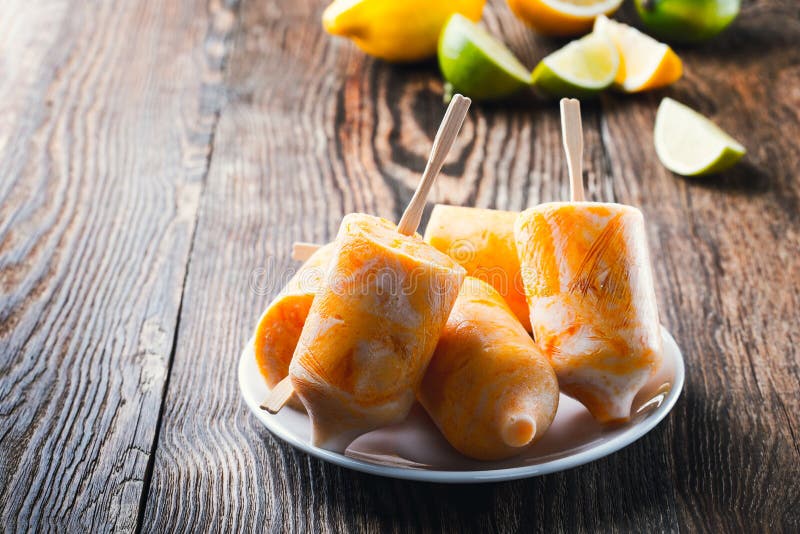 Παγωμένο επιδόρπιο Κολοκύνθη Butternut popsicle με το γιαούρτι στοκ εικόνες με δικαίωμα ελεύθερης χρήσης Παγωμένο επιδόρπιο Κολοκύνθη Butternut popsicle με το γιαούρτι στοκ εικόνες με δικαίωμα ελεύθερης χρήσης