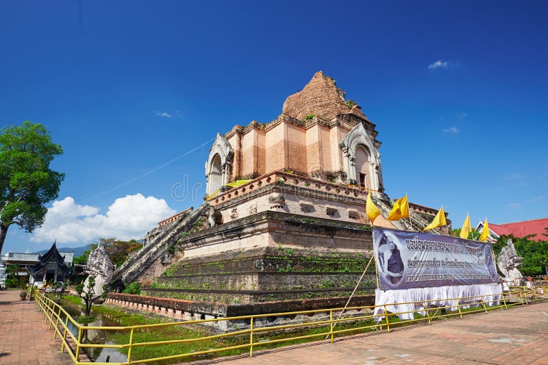 Παγόδα σε Wat Chedi Luang σε Chiang Mai στοκ φωτογραφία με δικαίωμα ελεύθερης χρήσης