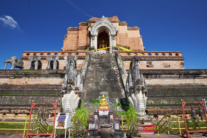 Παγόδα σε Wat Chedi Luang σε Chiang Mai στοκ εικόνα