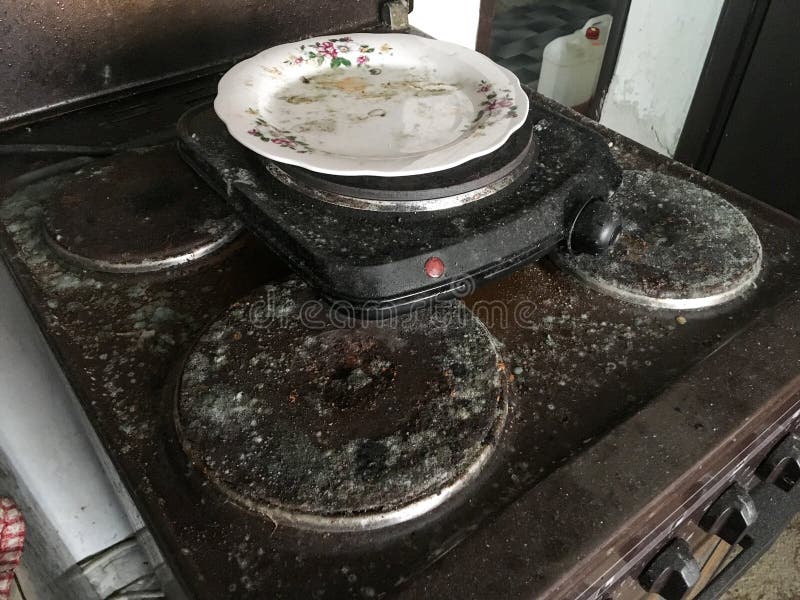 Παλαιά, αχρησιμοποίητη, βρώμικη και moldy κουζίνα στοκ φωτογραφίες Παλαιά, αχρησιμοποίητη, βρώμικη και moldy κουζίνα στοκ φωτογραφίες