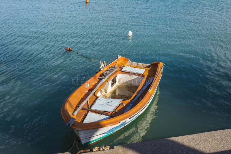 Παλαιό αλιευτικό σκάφος στο λιμένα της Σητείας, ανατολική Κρήτη, Ελλάδα στοκ φωτογραφία Παλαιό αλιευτικό σκάφος στο λιμένα της Σητείας, ανατολική Κρήτη, Ελλάδα στοκ φωτογραφία