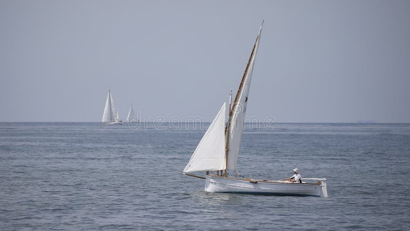 Παλαιό μεσογειακό watercraft πανιών Lateen στοκ εικόνες Παλαιό μεσογειακό watercraft πανιών Lateen στοκ εικόνες
