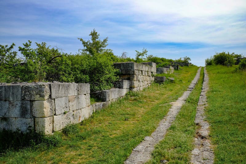 Παλαιό ρωμαϊκό φρούριο Adamclisi κατά την εναέρια άποψη Dobrogea Ρουμανία στοκ εικόνες
