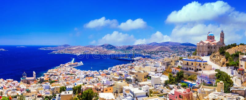 Πανοραμική άποψη του νησιού Syros, Ελλάδα