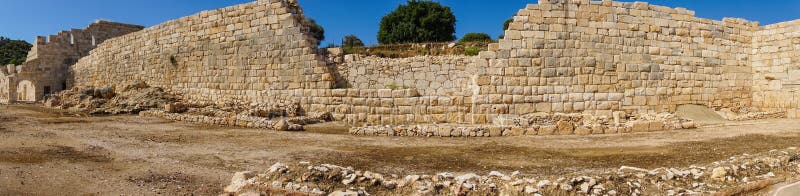 Πανοραμική αρχαία λεπτομέρεια τοίχων στην αρχαία πόλη Patara Κτήριο Bouleuterion Kas, Antalya, Τουρκία στοκ εικόνα Πανοραμική αρχαία λεπτομέρεια τοίχων στην αρχαία πόλη Patara Κτήριο Bouleuterion Kas, Antalya, Τουρκία στοκ εικόνα