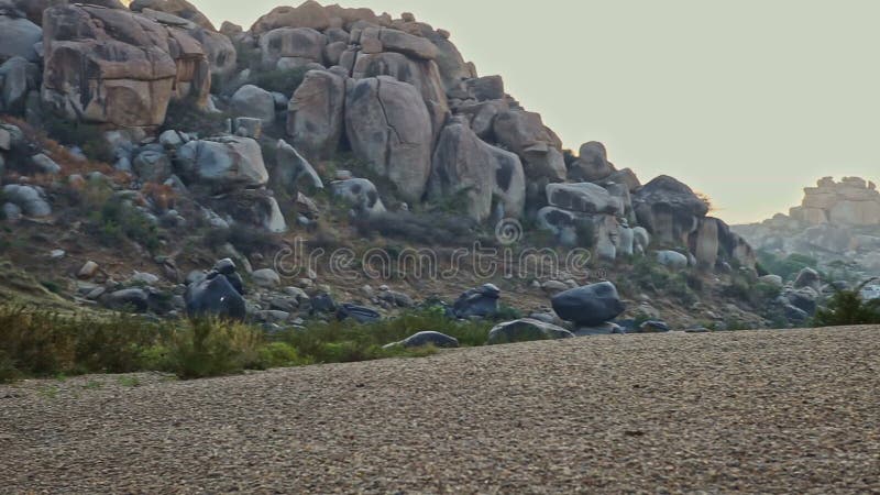 Πανοραμική θέα της κοιλάδας με Μεγάλες Πέτρες εναντίον Απότομων Τρελών