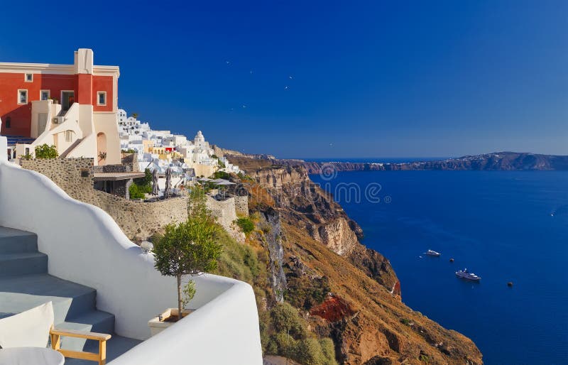 Πανόραμα Santorini, περίπατος κατά μήκος Caldera ενός ηφαιστείου μέσω των μικρών χωριών, από Oia σε Fira, μέσω Imerovigli Πολλοί στοκ φωτογραφία με δικαίωμα ελεύθερης χρήσης Πανόραμα Santorini, περίπατος κατά μήκος Caldera ενός ηφαιστείου μέσω των μικρών χωριών, από Oia σε Fira, μέσω Imerovigli Πολλοί στοκ φωτογραφία με δικαίωμα ελεύθερης χρήσης