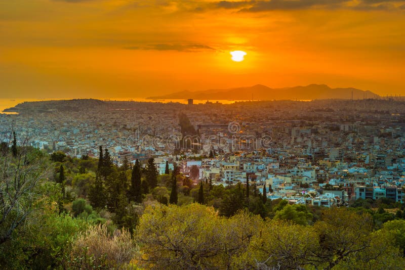 Πανόραμα της Αθήνας στο ηλιοβασίλεμα όμορφη εικονική παράσταση & στοκ εικόνα Πανόραμα της Αθήνας στο ηλιοβασίλεμα όμορφη εικονική παράσταση & στοκ εικόνα