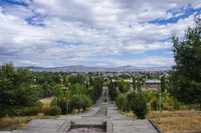 Πανόραμα της πόλης Gyumri από το άγαλμα της Αρμενίας μητέρων στο αναμνηστικό πάρκο νίκης Gyumri στοκ φωτογραφίες με δικαίωμα ελεύθερης χρήσης