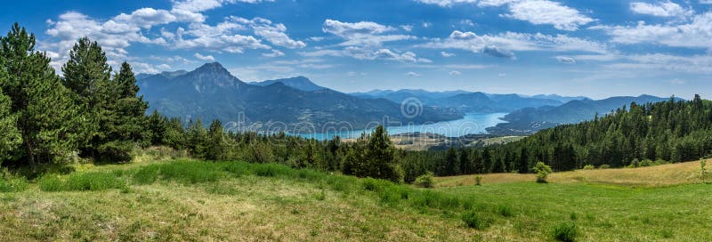 Πανόραμα των Hautes Alpes στοκ εικόνα με δικαίωμα ελεύθερης χρήσης Πανόραμα των Hautes Alpes στοκ εικόνα με δικαίωμα ελεύθερης χρήσης