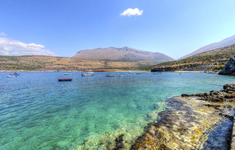 Παραλία Diros, Ελλάδα στοκ φωτογραφία με δικαίωμα ελεύθερης χρήσης Παραλία Diros, Ελλάδα στοκ φωτογραφία με δικαίωμα ελεύθερης χρήσης