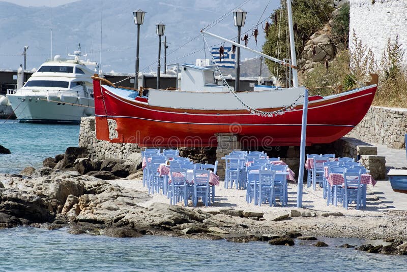 Παραλία που δειπνεί, εστιατόριο φραγμών παραλιών στη Μύκονο στοκ φωτογραφίες Παραλία που δειπνεί, εστιατόριο φραγμών παραλιών στη Μύκονο στοκ φωτογραφίες